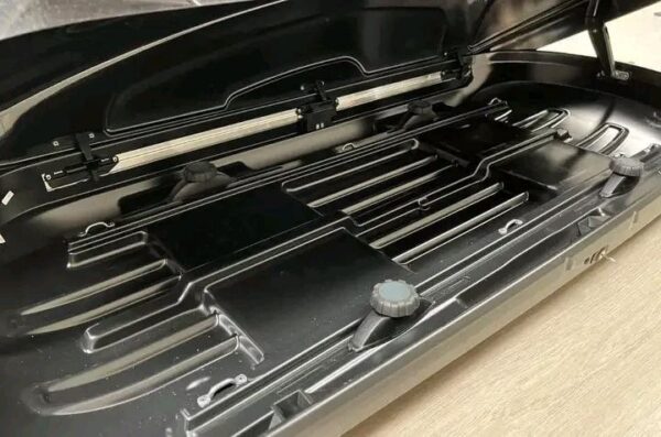 Halfords roof box, 470L roof box, jet black roof box, car roof racks, vehicle storage solutions, travel accessories