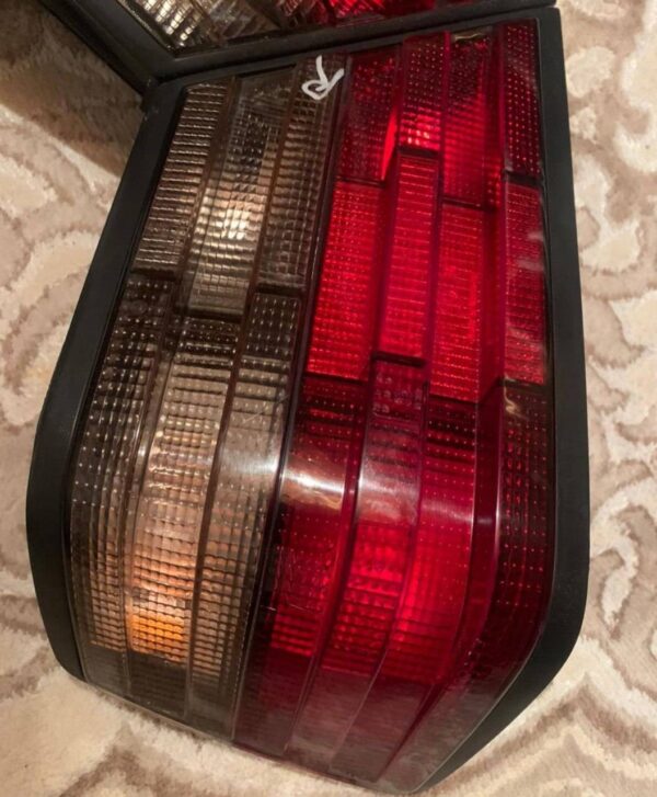 W124 rear light - Image 3