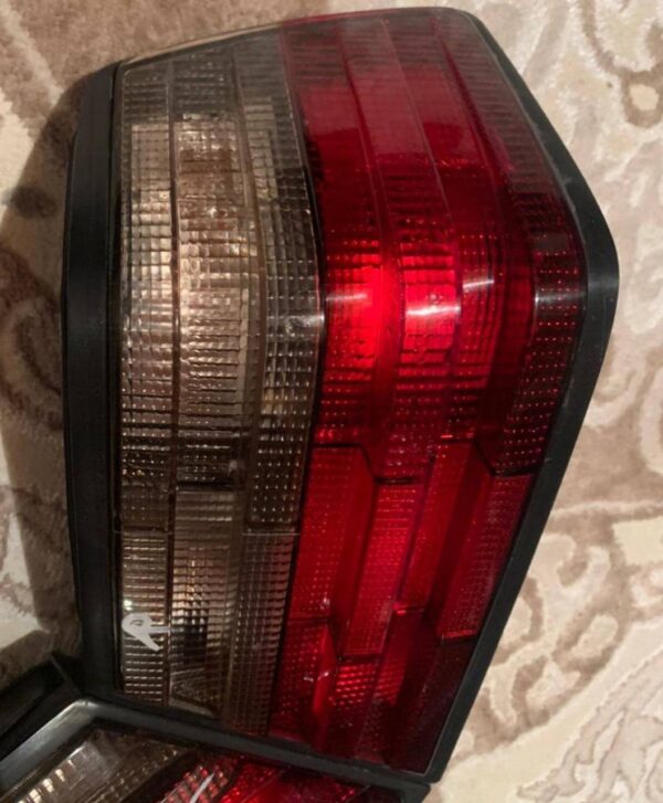 W124 rear light - Image 4